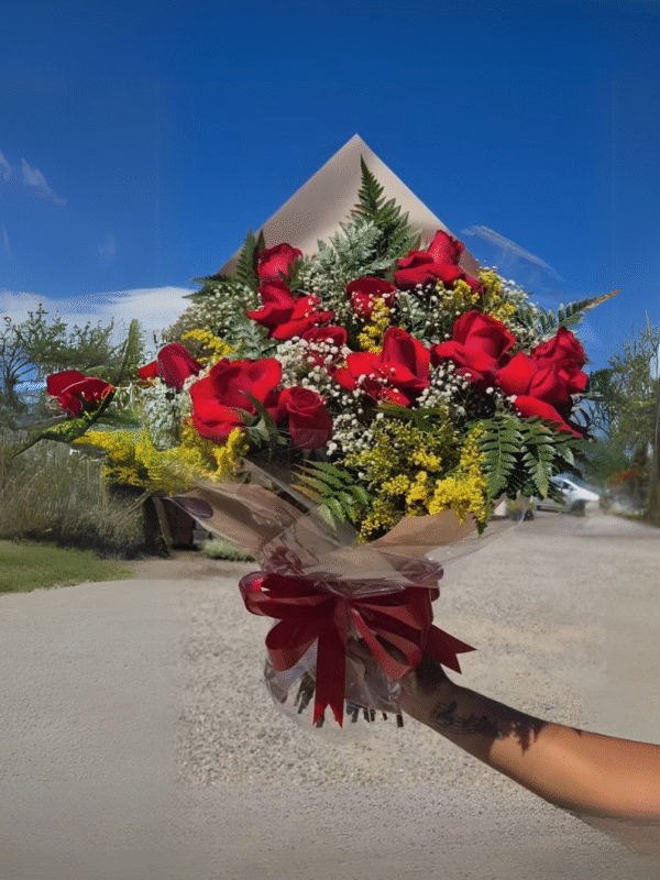 Buquê de 12 Rosas Abertas